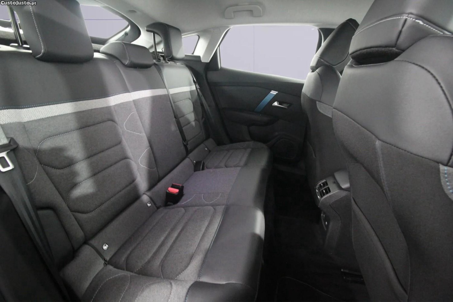 Citroën e-C4 50 kWh Shine — fotografia 4