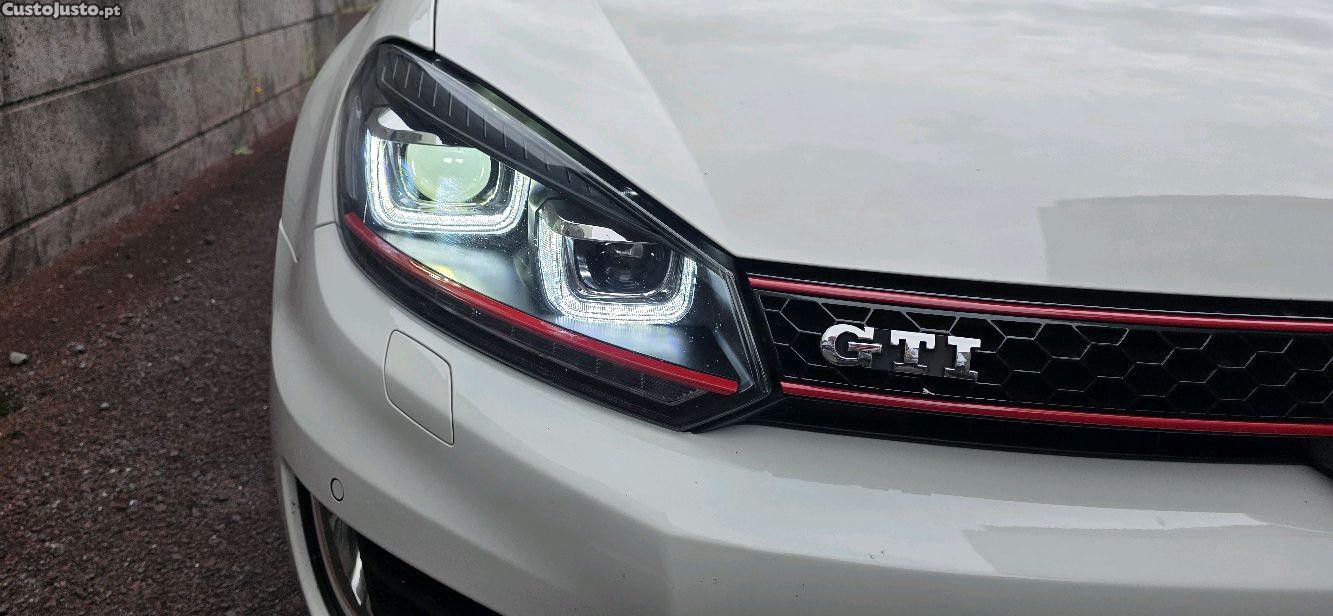 Volkswagen Golf 2.0 GTi DSG com patilhas no volante — fotografia 9