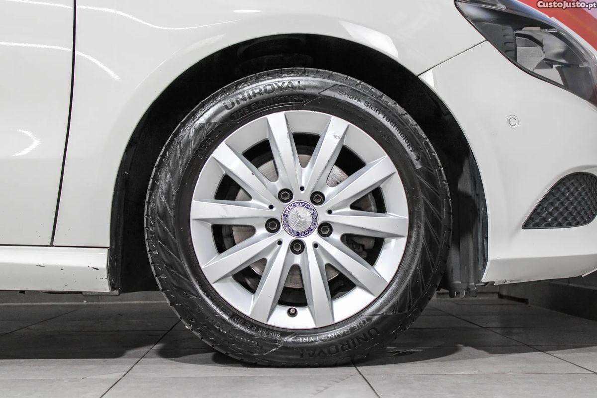 Mercedes-Benz A 180 CDI (BlueEFFICIENCY) Urban — fotografia 12