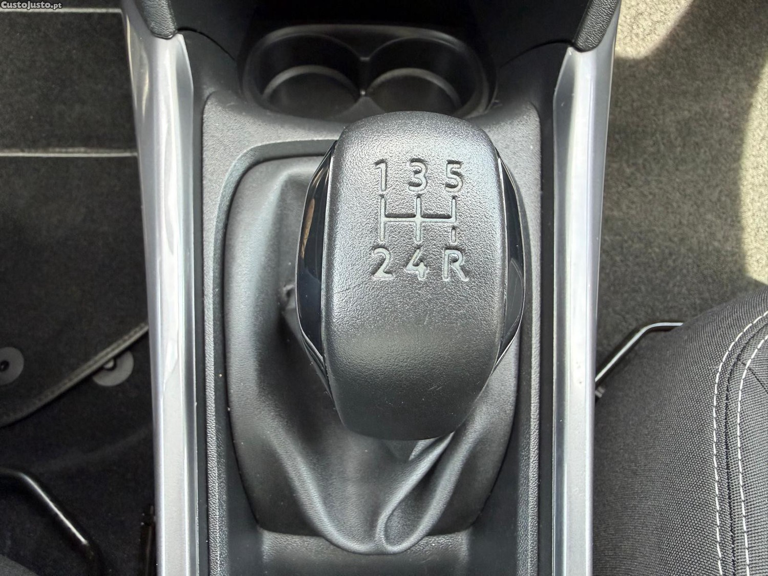 Peugeot 2008 1.6 BlueHDi Allure — fotografia 4