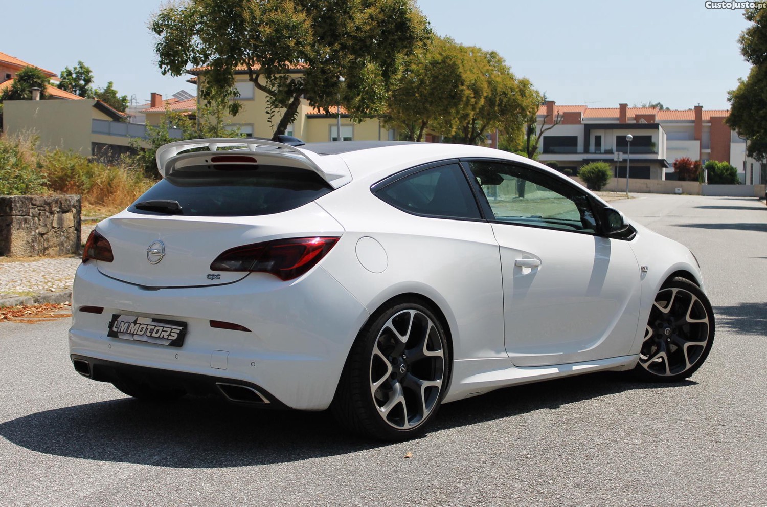 Opel Astra OPC 2.0T — fotografia 19