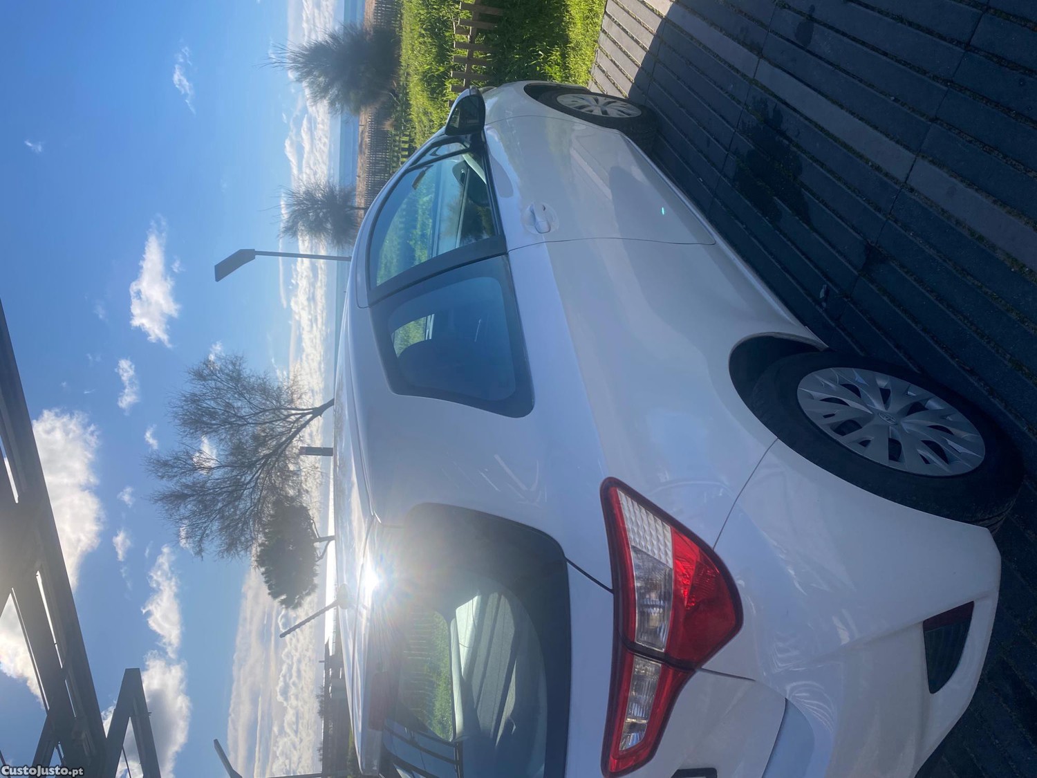 Toyota Yaris Yaris — photo 2