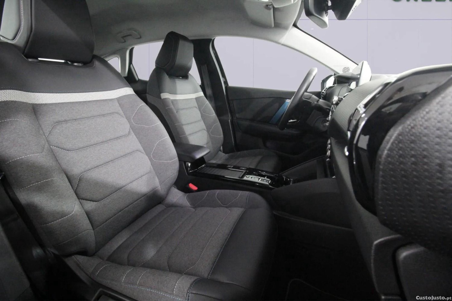 Citroën e-C4 50 kWh Shine — fotografia 3