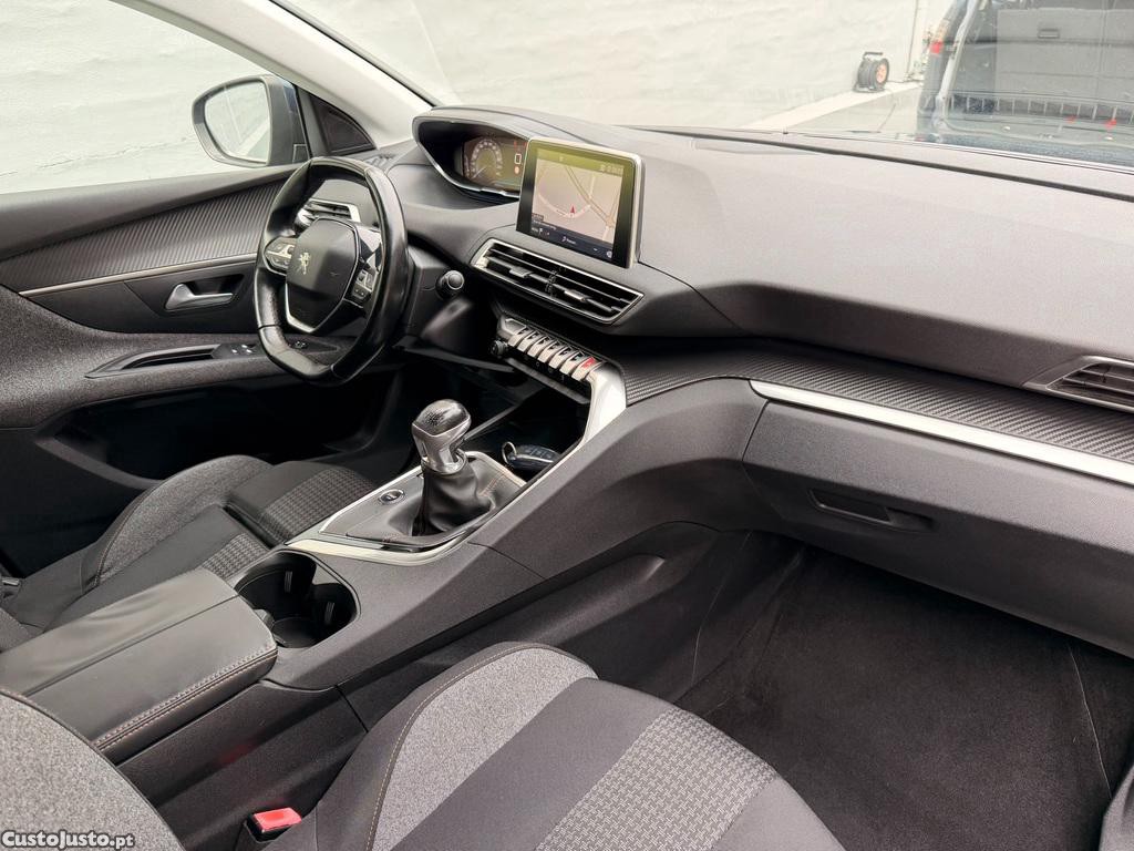 Peugeot 5008 1.5 BlueHdi 130cv Allure 7 Lugares — fotografia 9