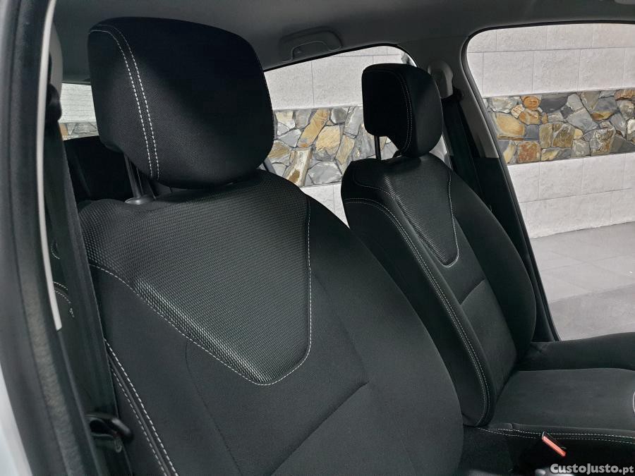 Renault Clio 1.5 dCi Zen — fotografia 13