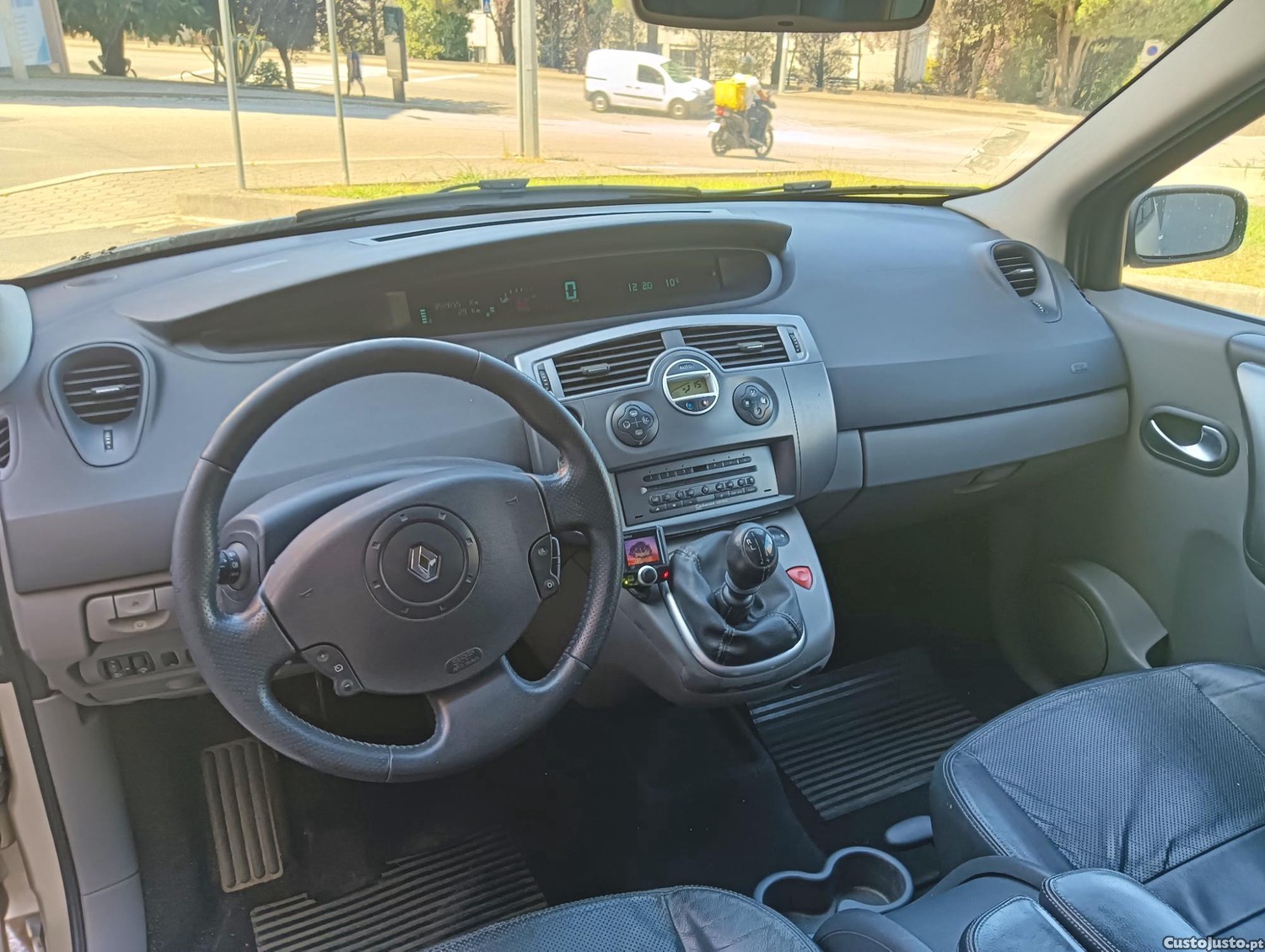 Renault Mégane Scenic 2.0dci 150cv — fotografia 4
