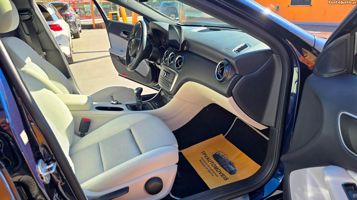 Mercedes-Benz GLA 180 d Style — fotografia 14