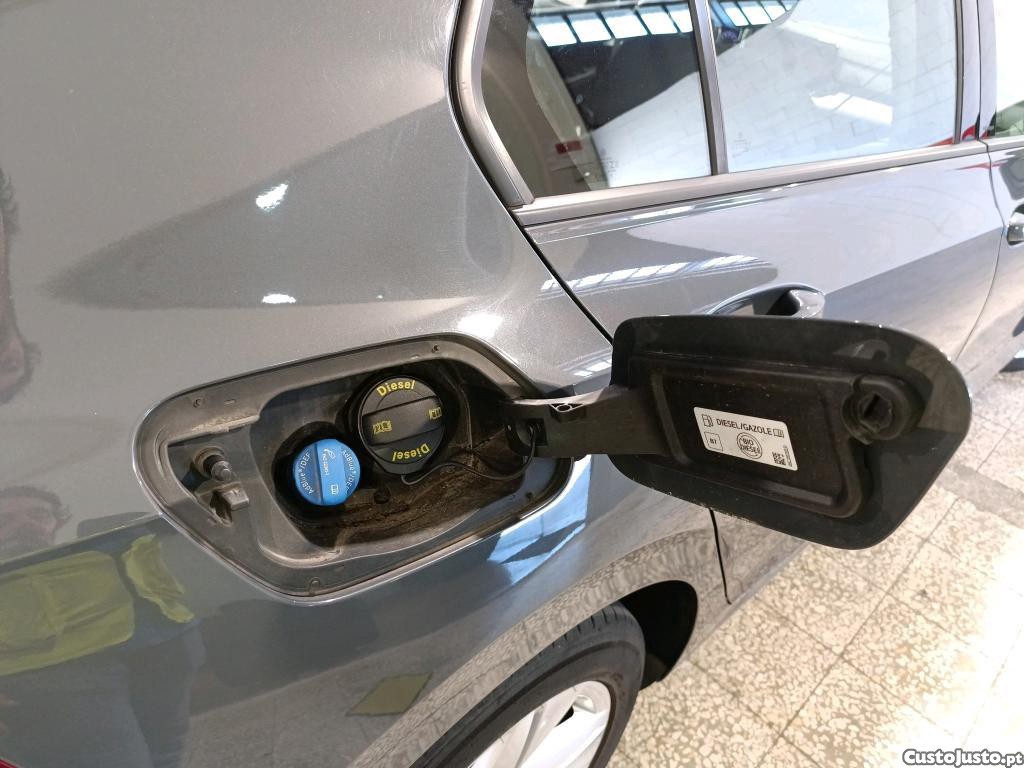 Volkswagen Golf 2.0 TDI Life — fotografia 12