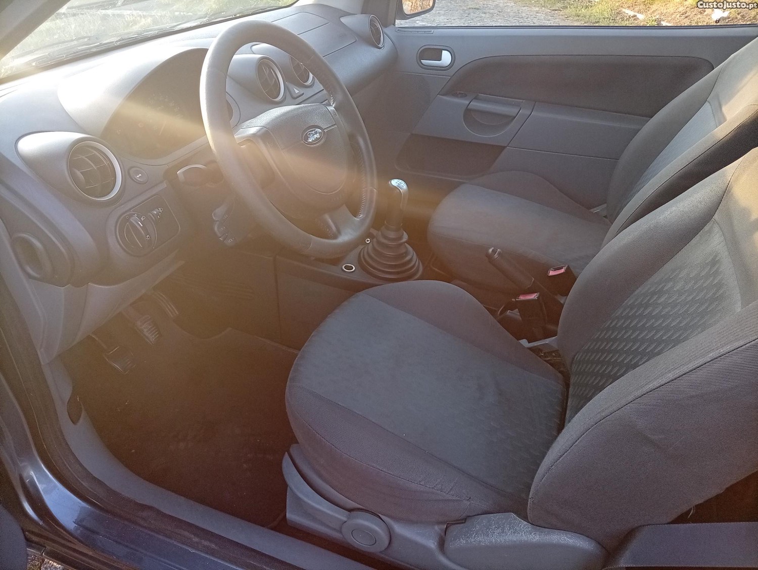 Ford Fiesta 1.4 tdci — fotografia 2