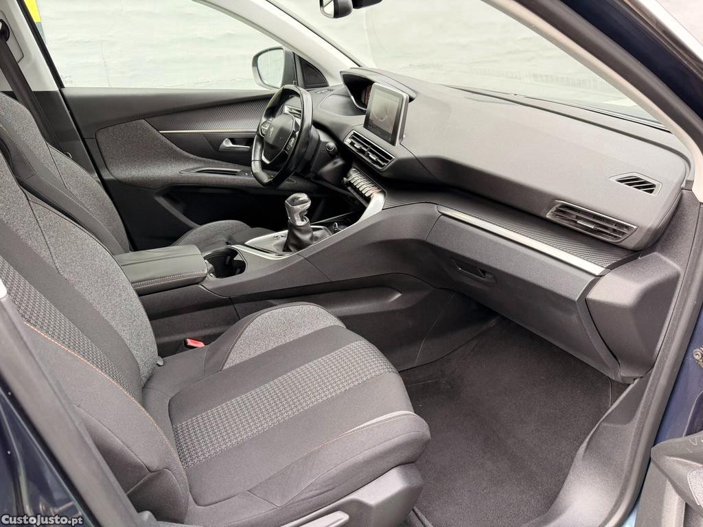 Peugeot 5008 1.5 BlueHdi 130cv Allure 7 Lugares — fotografia 8
