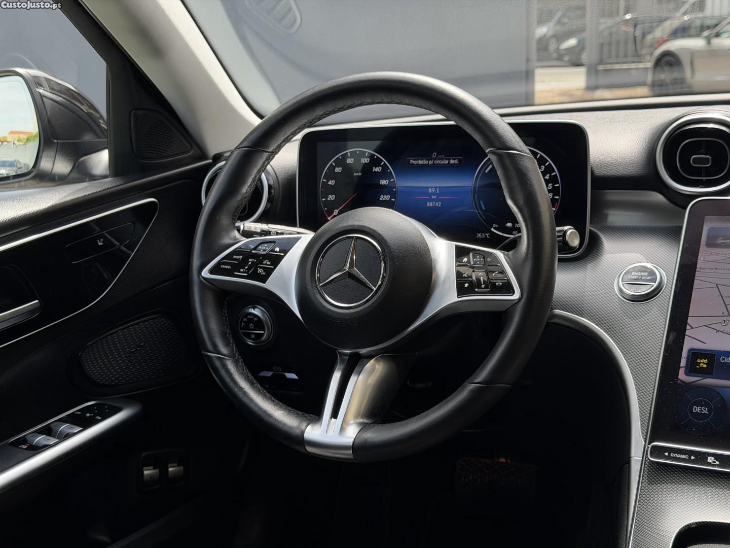 Mercedes-Benz C 300 e Avantgarde — fotografia 14