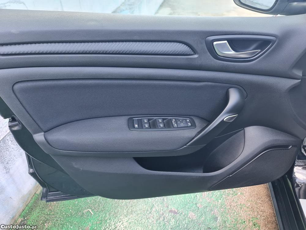 Renault Mégane 1.5 DCI Limited 115cv — fotografia 4