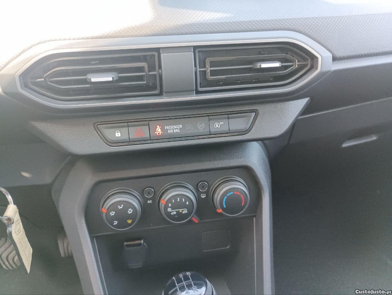 Dacia Sandero 1.0 SCe 65 CV — fotografia 5