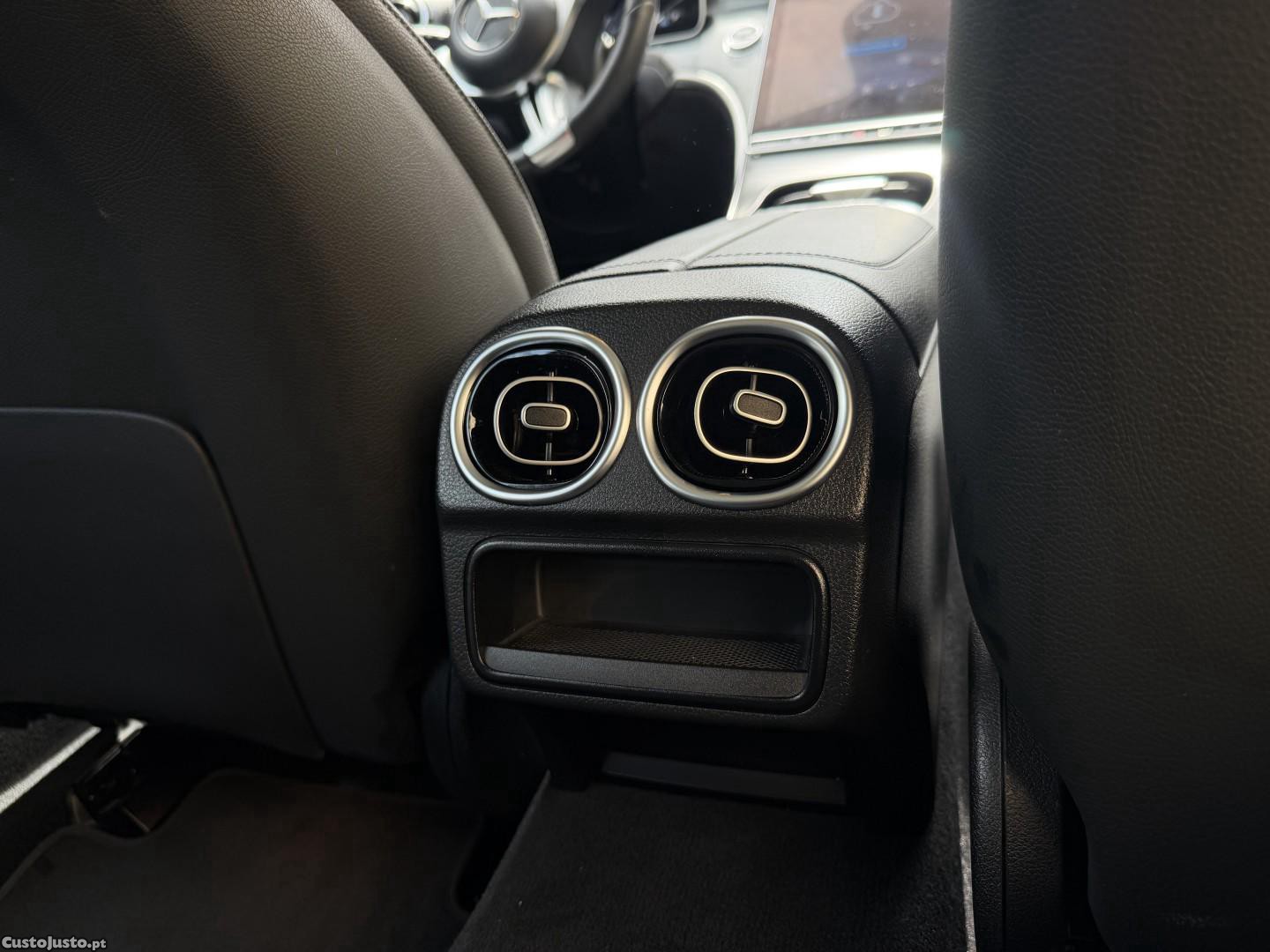 Mercedes-Benz C 300 e Avantgarde — fotografia 17