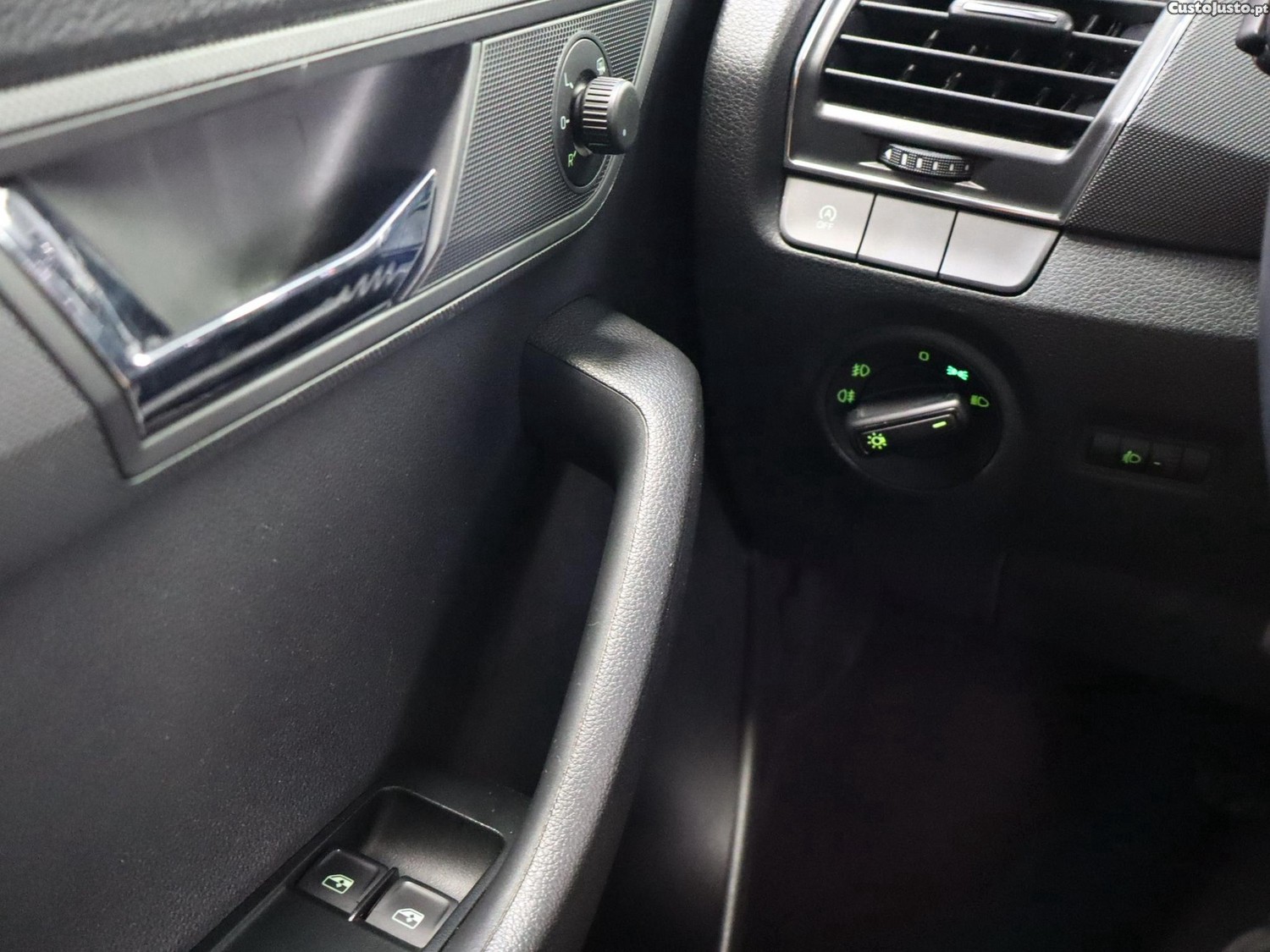 Skoda Fabia 1.0 TSI Ambition — fotografia 6