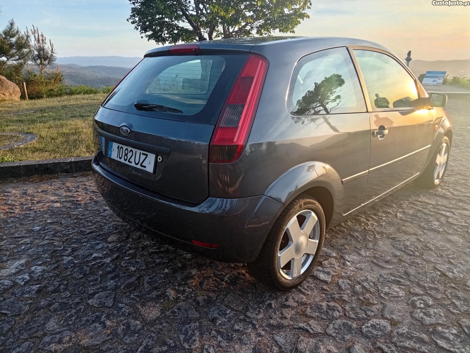 Ford Fiesta 1.4 tdci — fotografia 6