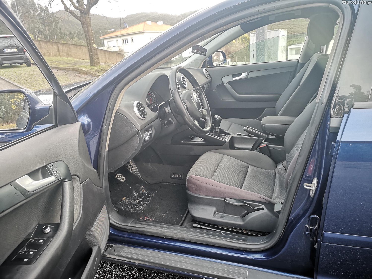 Audi A3 Sportback 1.6 TDI 105cv Attraction c/ Garantia — fotografia 23