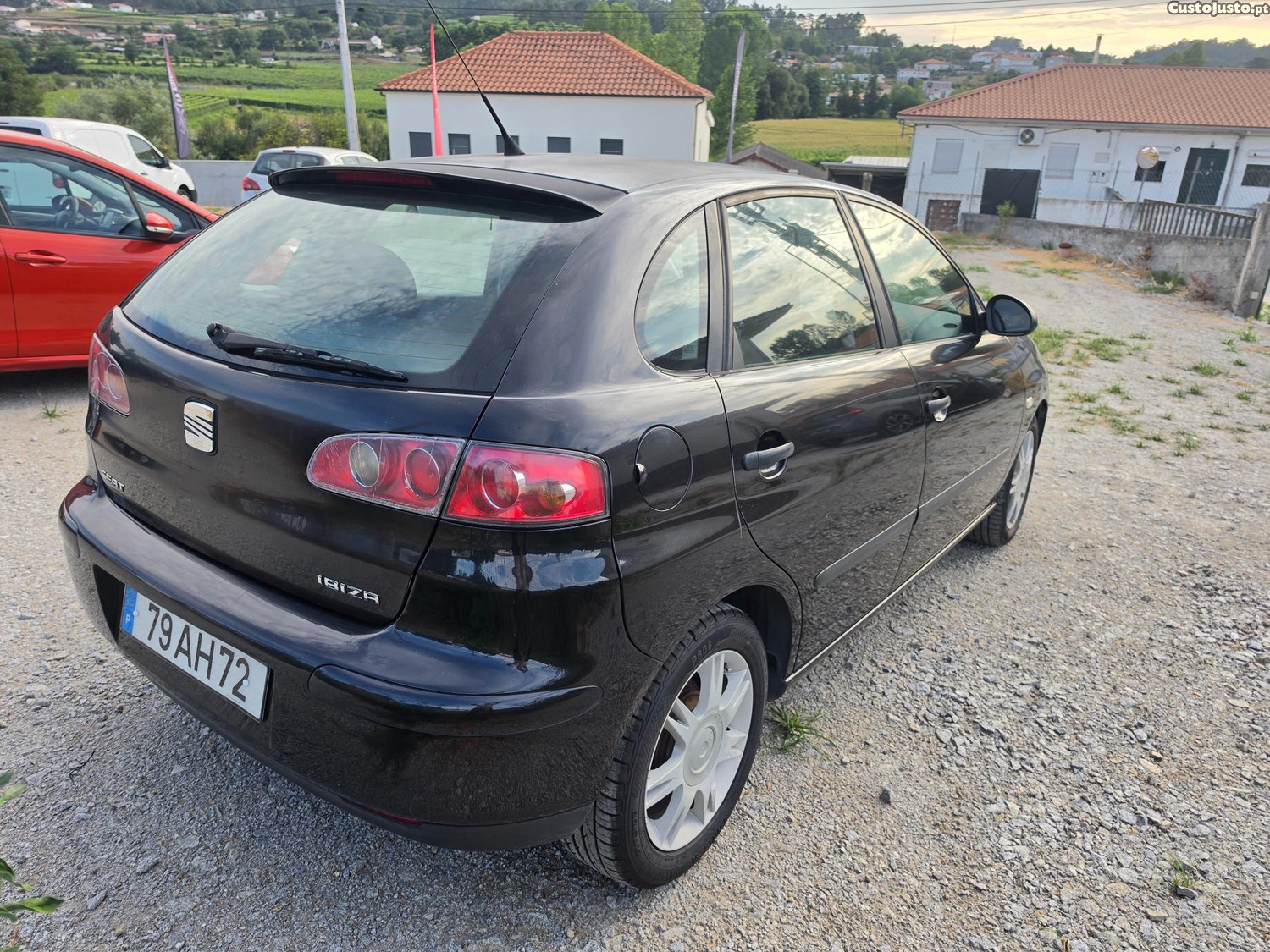 SEAT Ibiza () 1.2 AC 5portas — fotografia 10