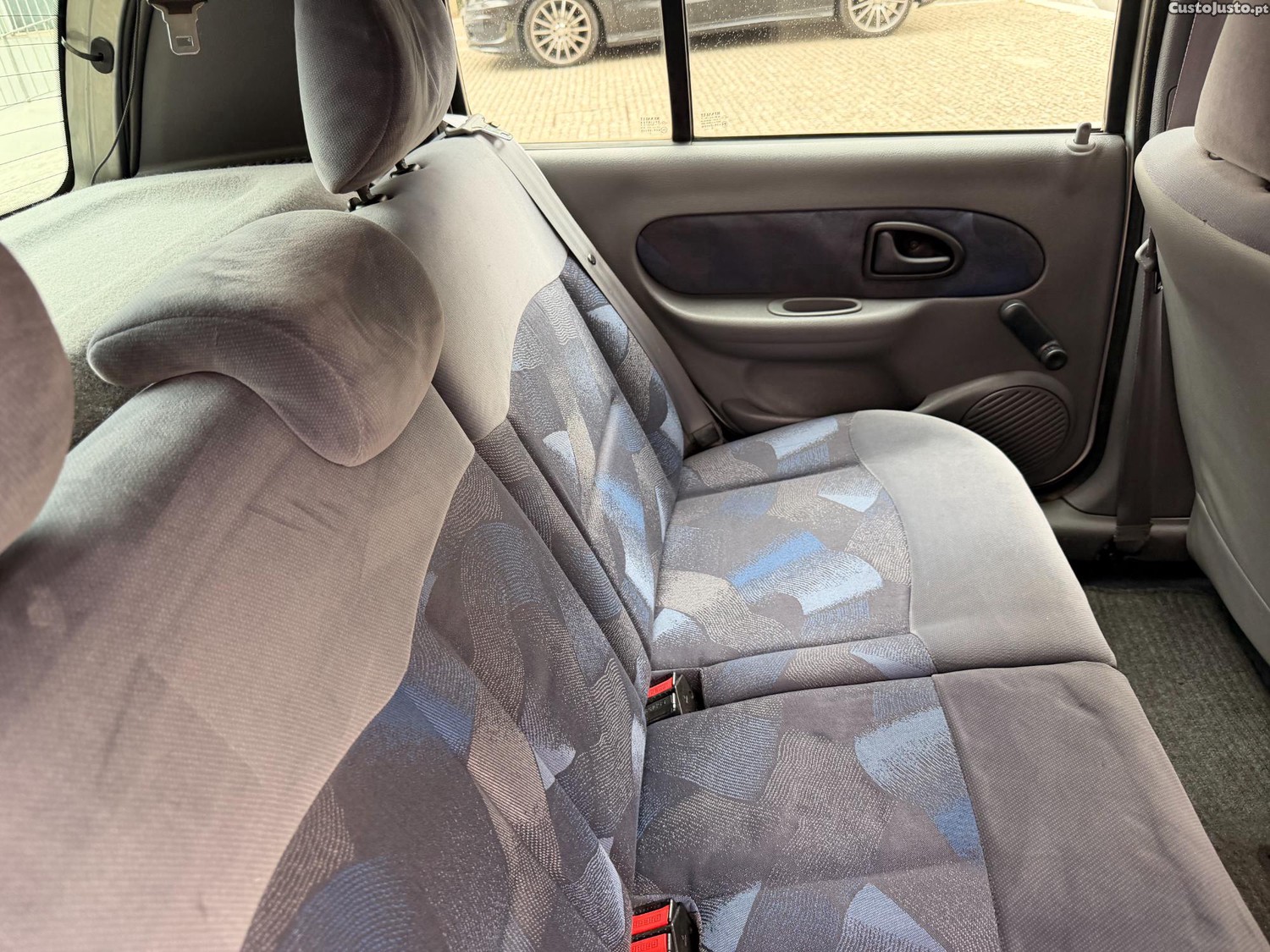 Renault Clio 1.2 Extreme 16 V — fotografia 4