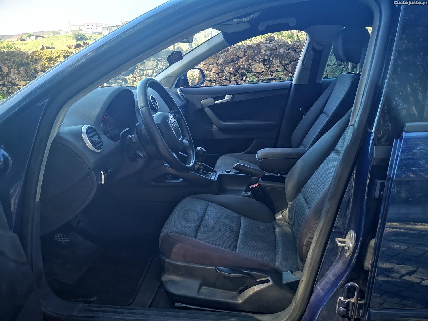 Audi A3 Sportback 1.6 TDI 105cv Attraction c/ Garantia — fotografia 4