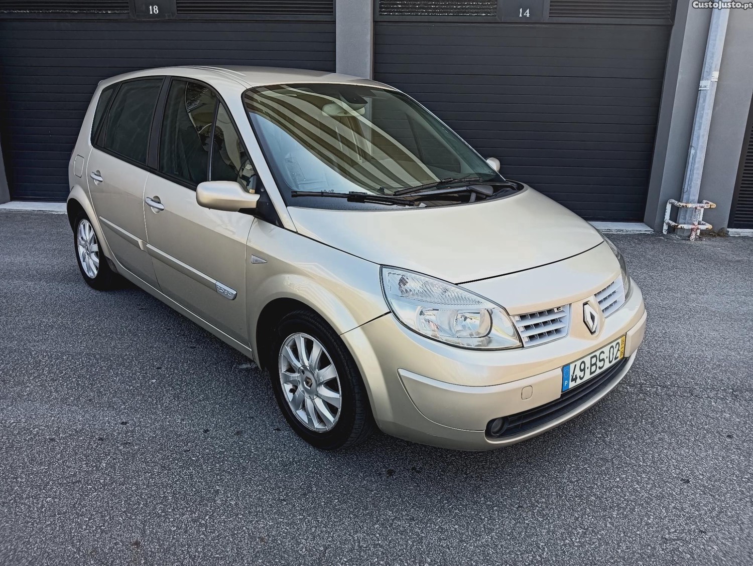 Renault Mégane Scenic 2.0dci 150cv — fotografia 9
