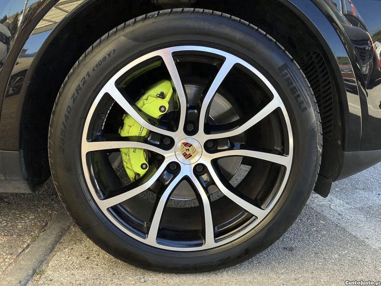 Porsche Cayenne E-Hybrid — fotografia 4