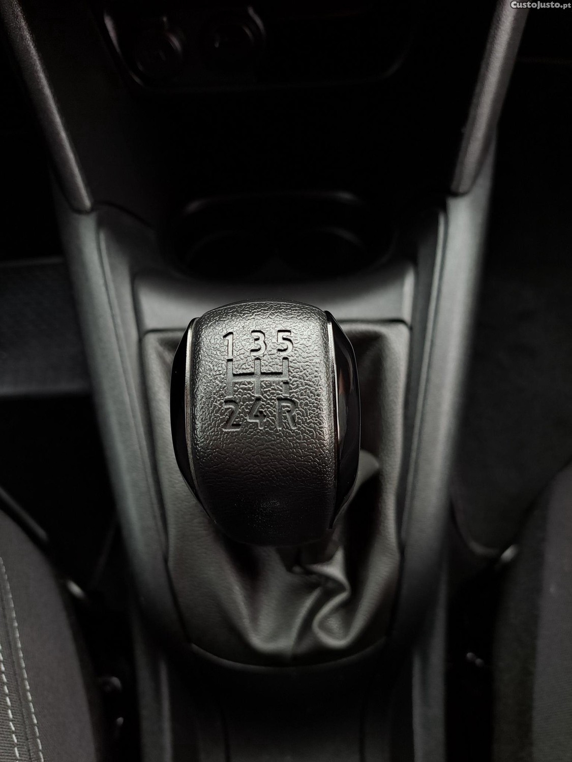 Peugeot 208 1.5 BlueHDi Active — fotografia 12
