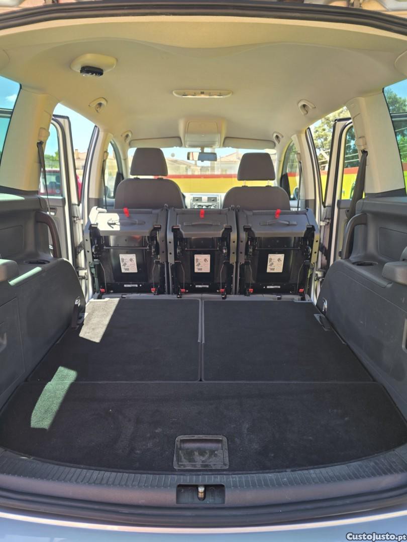 Volkswagen Touran 2.0 TDI Blue.Highline 7L — fotografia 11