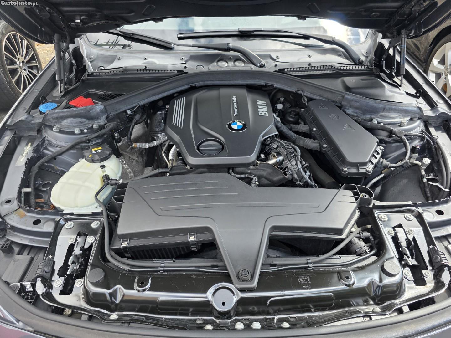 BMW 318 d Line Luxury Auto — fotografia 4