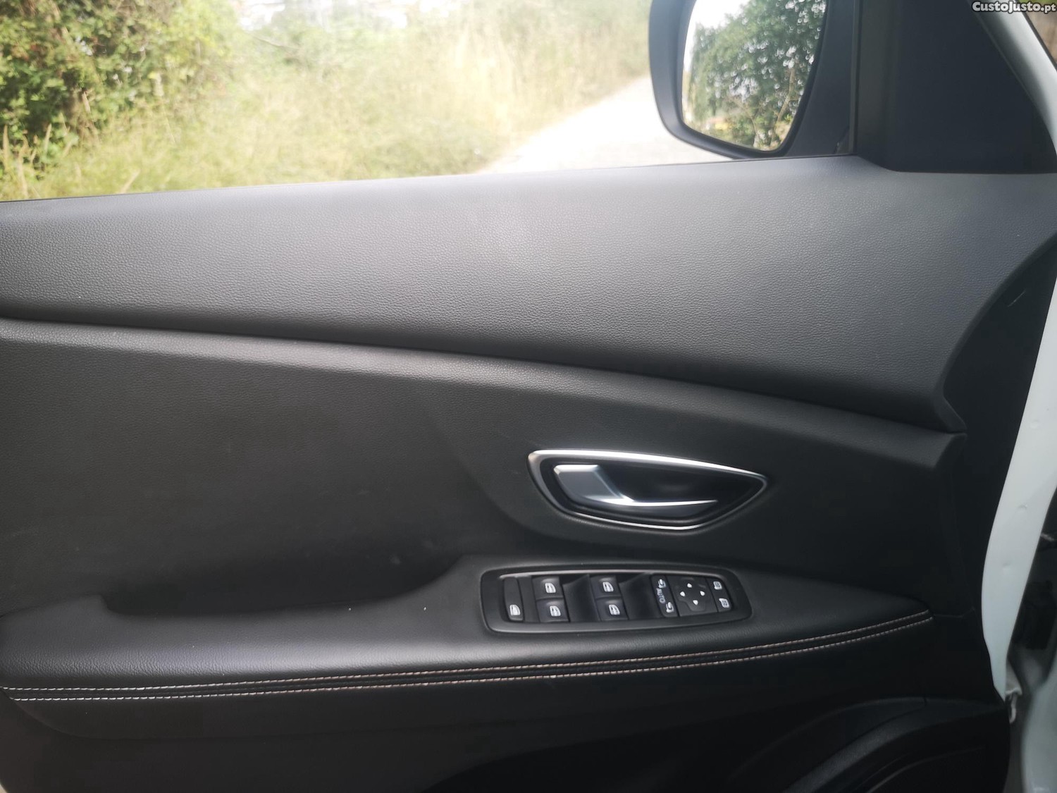 Renault Grand Scénic 1.6 DCI 130cv Intens - 7 lugares - Teto Panorâmico - C/ Garantia — fotografia 8