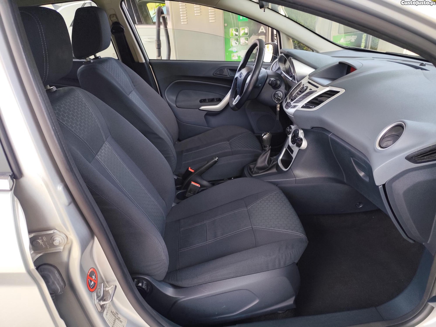 Ford Fiesta 1.25 Titanium — fotografia 2