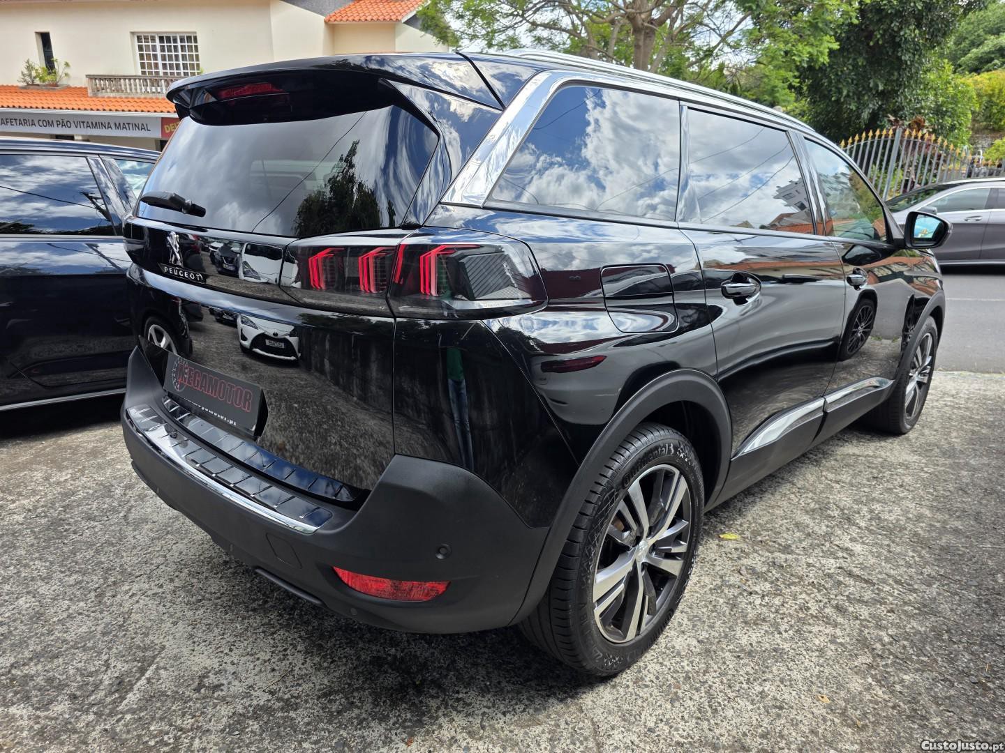 Peugeot 5008 1.5 BlueHDi Allure EAT8 - 21 — photo 3