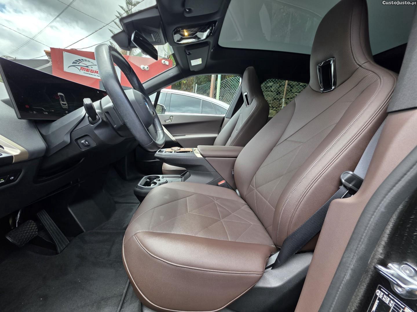 BMW iX xDrive 40 — fotografia 34
