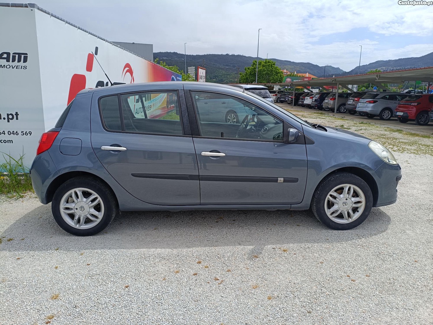 Renault Clio III 1.2 16V 75cv 5p — fotografia 10