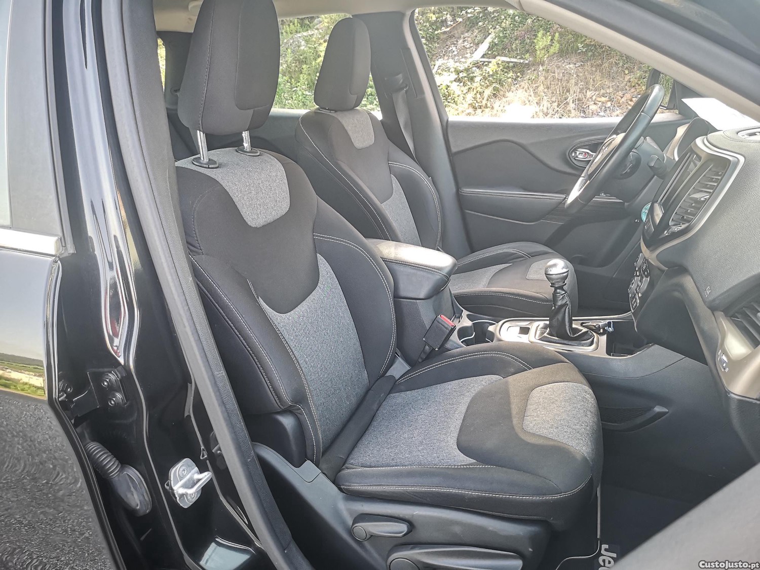 Jeep Cherokee 2.0 MJD LONGITUDE - NACIONAL - C/ GARANTIA - "C/ Gancho de Reboque" — fotografia 11