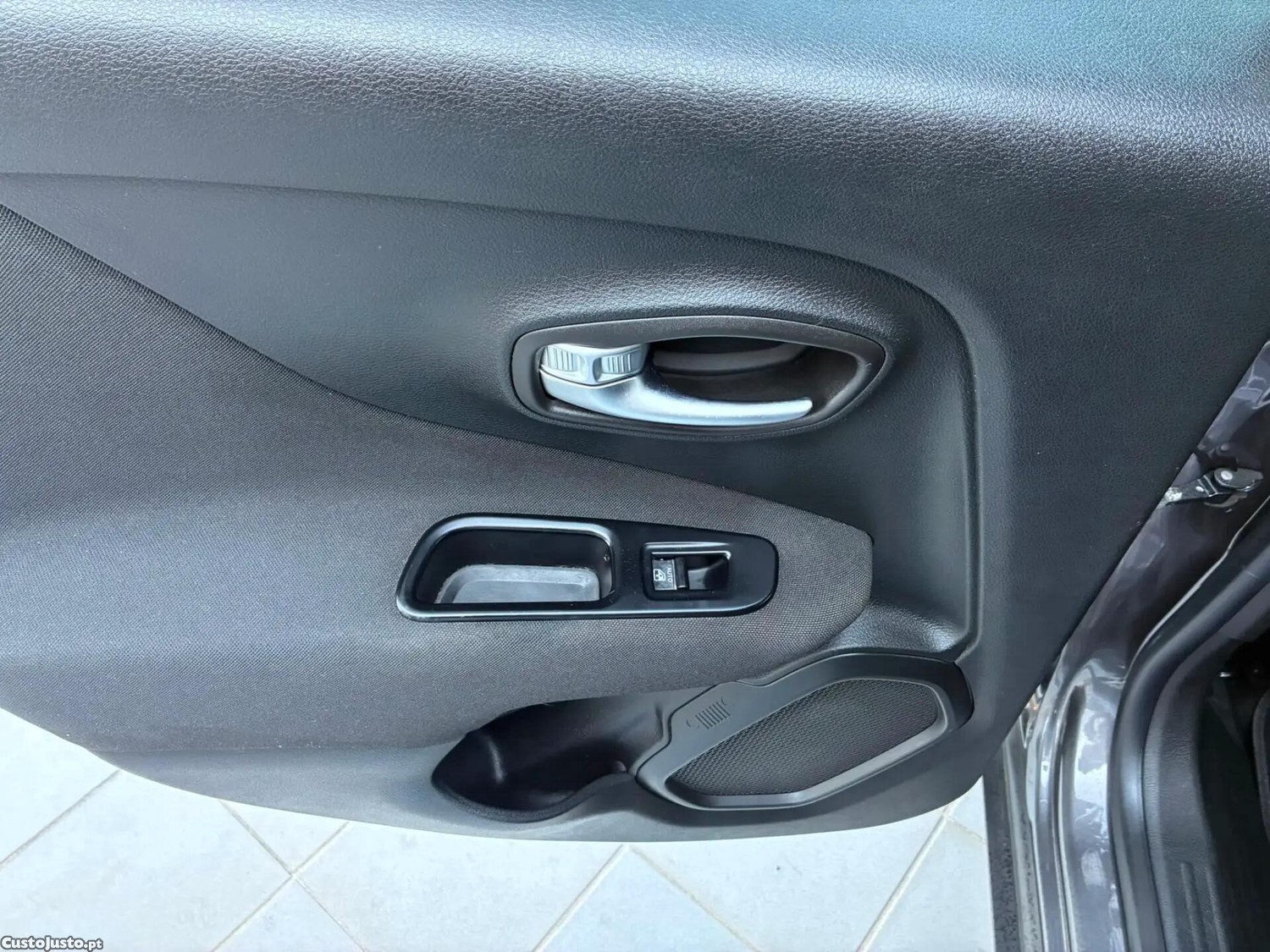 Jeep Renegade 1.0 T Longitude — fotografia 7