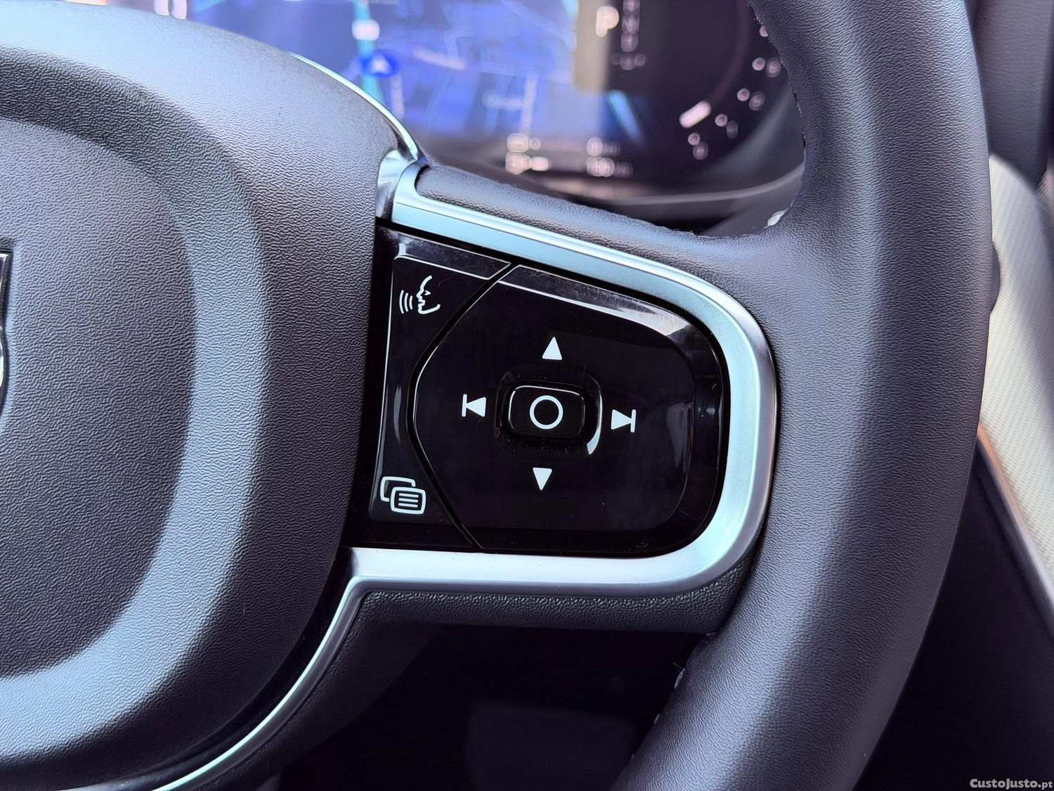 Volvo XC 60 2.0 T6 PHEV Black Edition AWD — fotografia 2