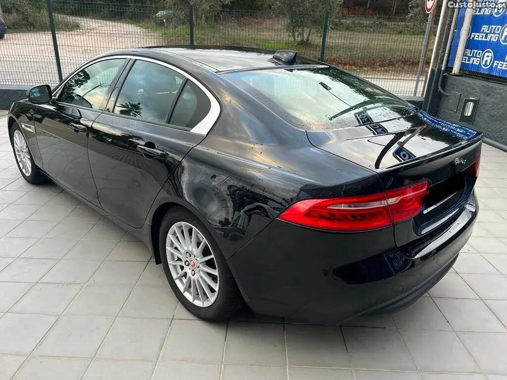 Jaguar XE 2.0 D Prestige — fotografia 25