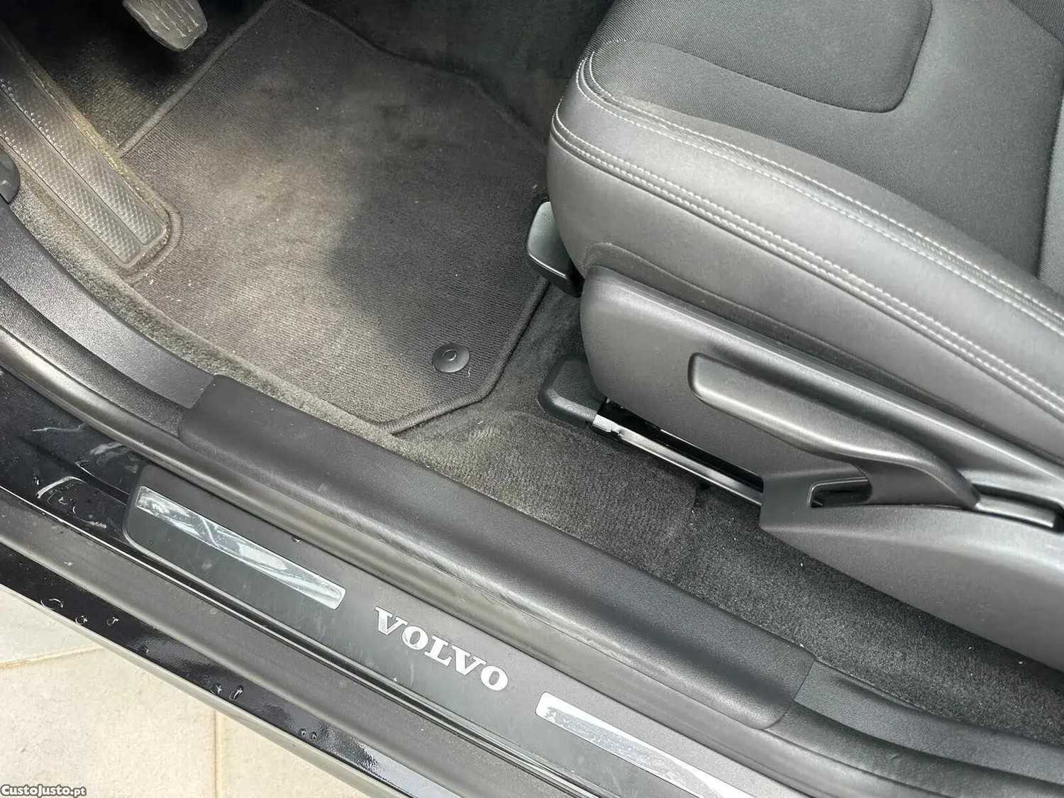 Volvo XC 60 2.0 D4 Momentum — fotografia 18