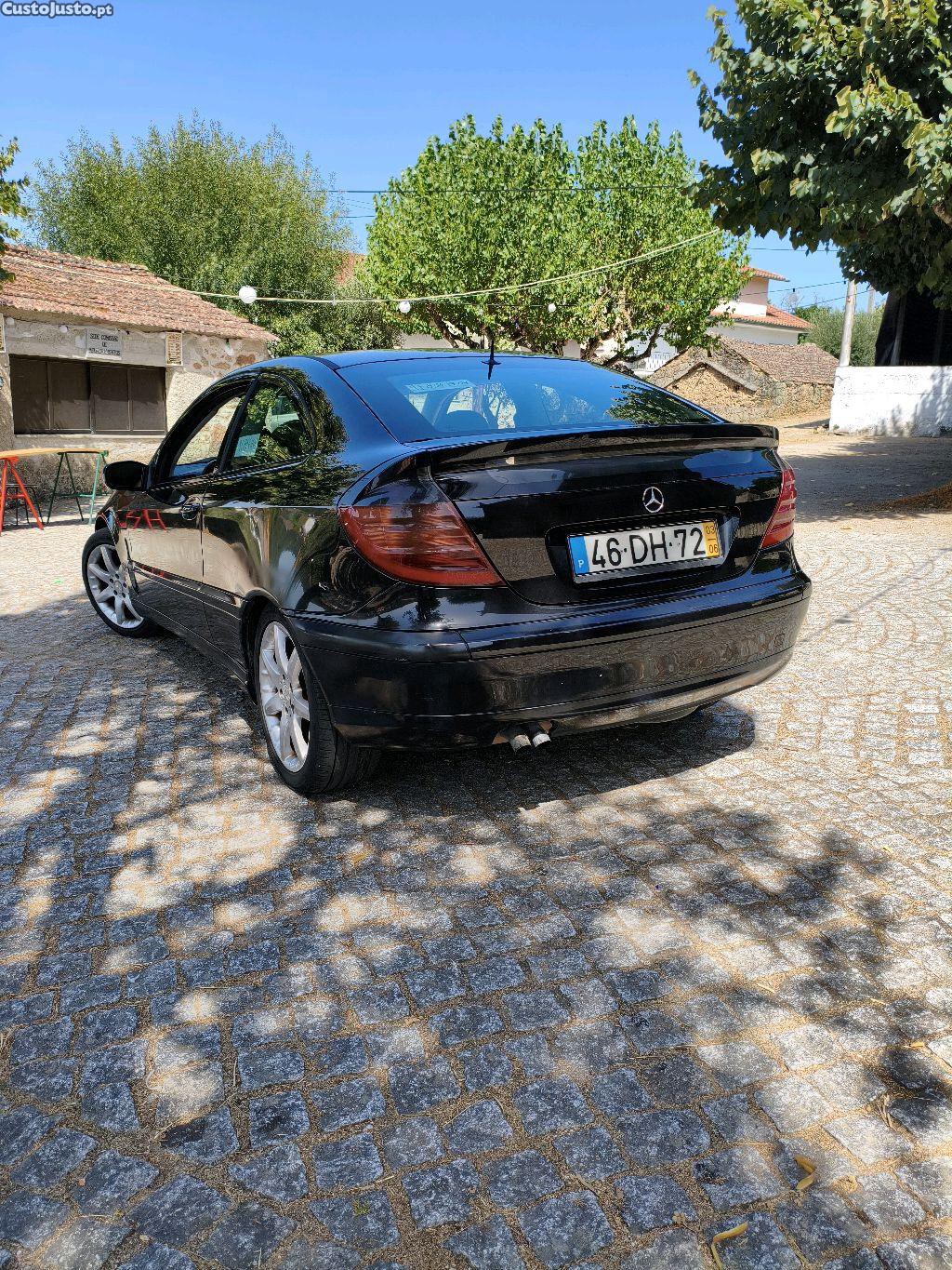 Mercedes-Benz C 220 Coupé — fotografia 9