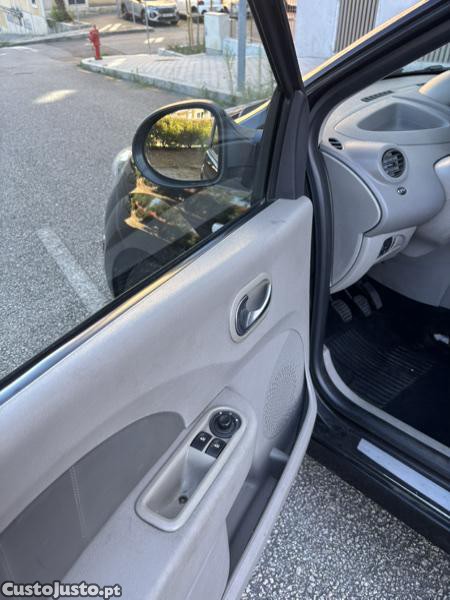 Renault Twingo 1.5 diesel Initiale Paris — fotografia 9
