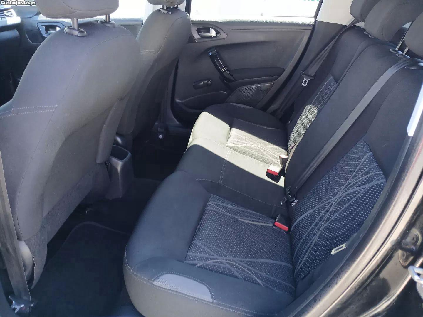 Peugeot 208 1.2 vti active — fotografia 9