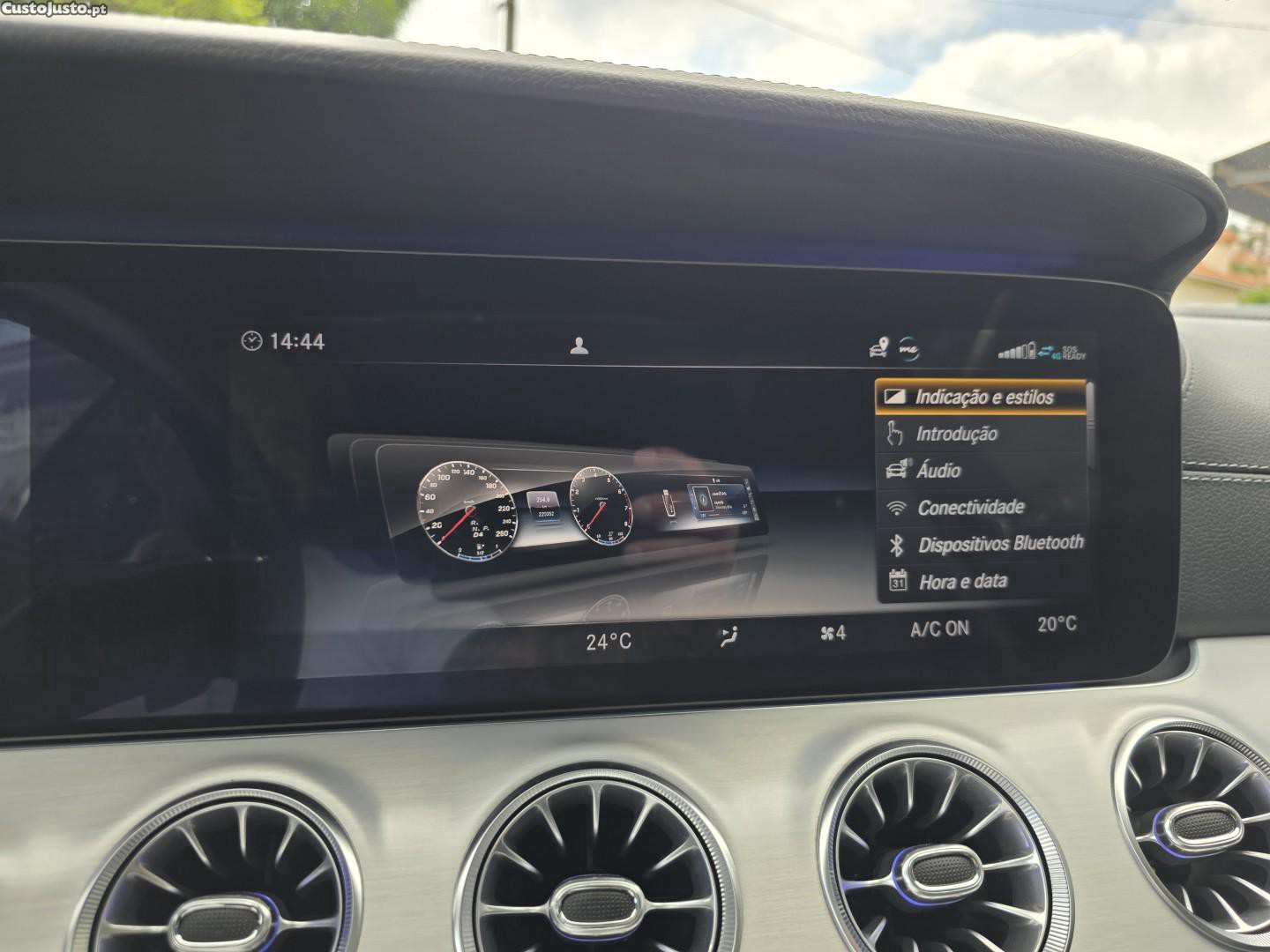 Mercedes-Benz E 220 d AMG Line Aut. — fotografia 31