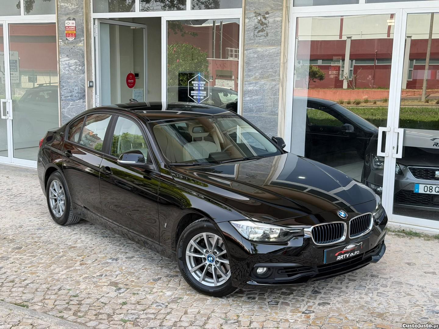 BMW 330 e iPerformance Advantage — fotografia 25