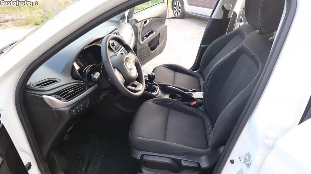 Fiat Tipo 1.3 MultiJet Lounge — fotografia 17