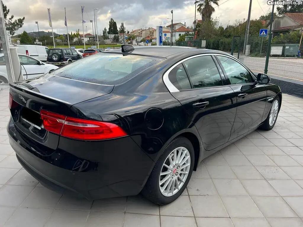 Jaguar XE 2.0 D Prestige — fotografia 23