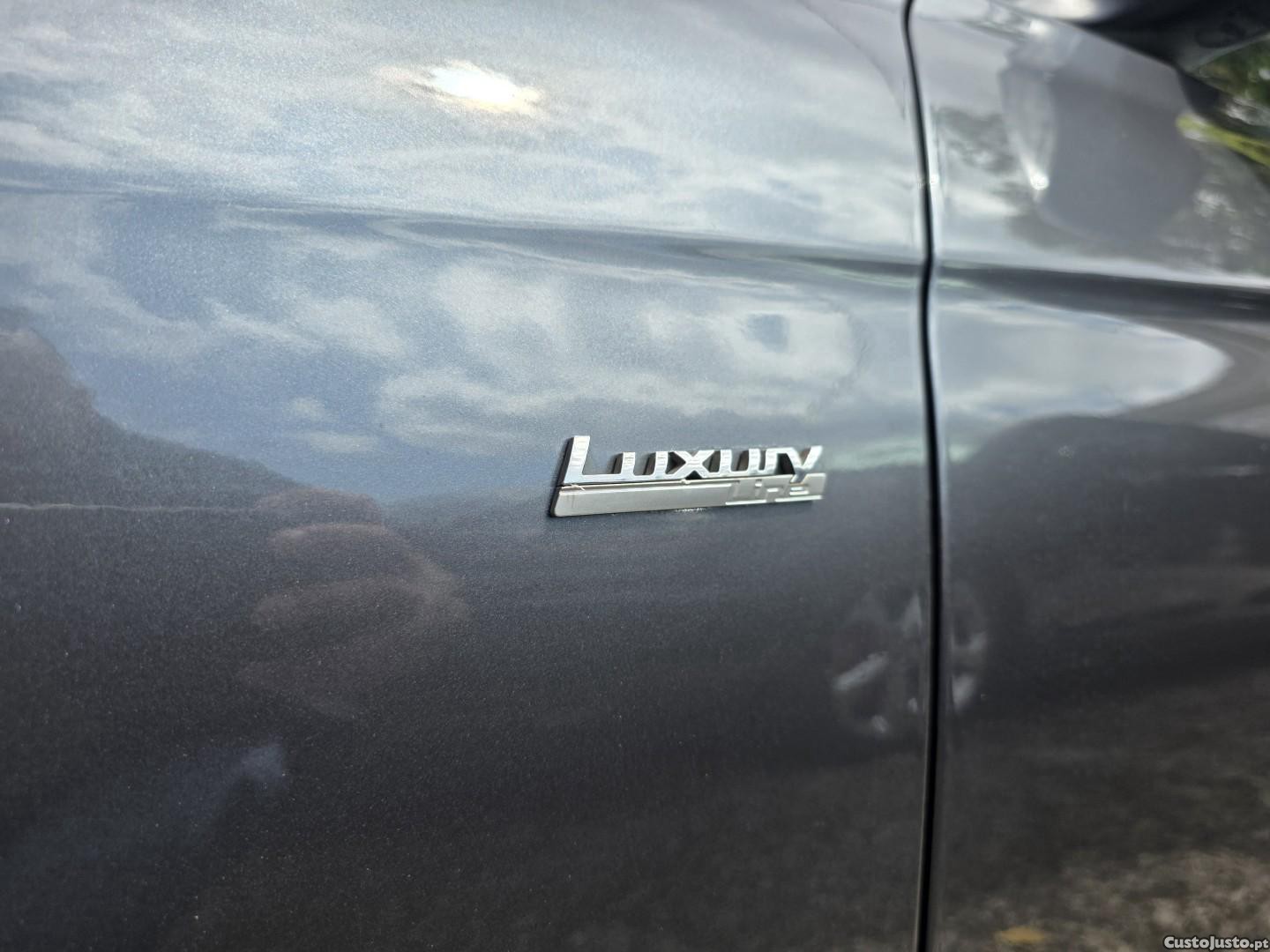 BMW 318 d Line Luxury Auto — fotografia 2
