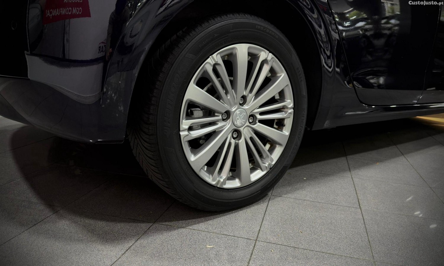 Peugeot 208 1.5 BlueHDi Allure — fotografia 11