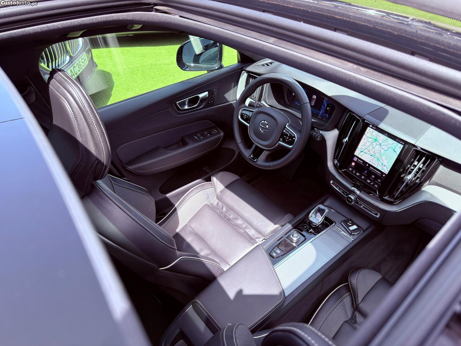 Volvo XC 60 2.0 T6 PHEV Black Edition AWD — fotografia 28