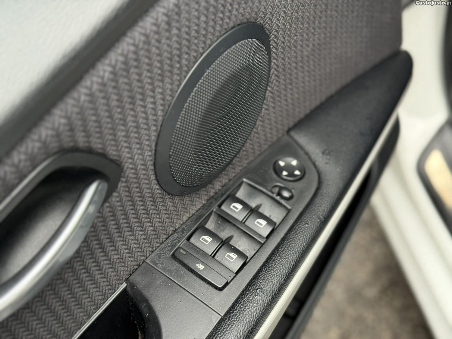BMW 318 D TOURING C/ EXTRAS PACK M — fotografia 14